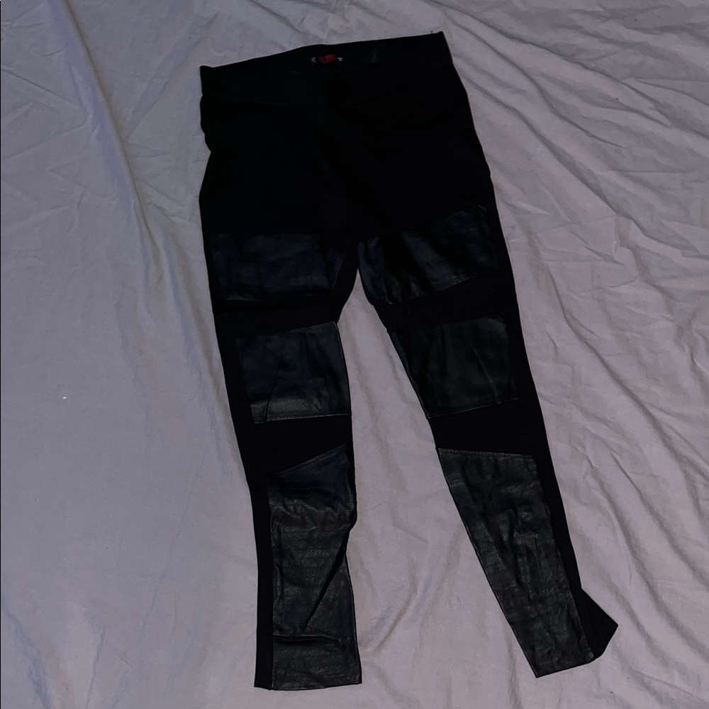 Ci Sono Charcoal Leggings with Textured Detail